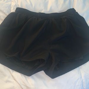 athletic shorts// black